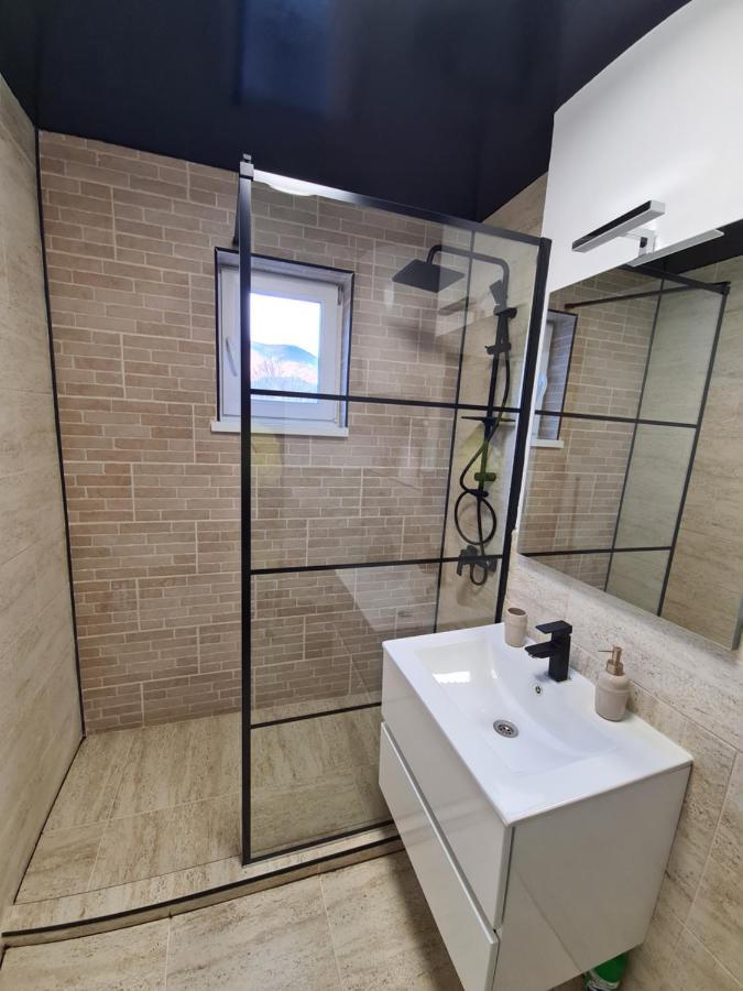 Diamonds House 2 Apartment Lupeni  Ngoại thất bức ảnh